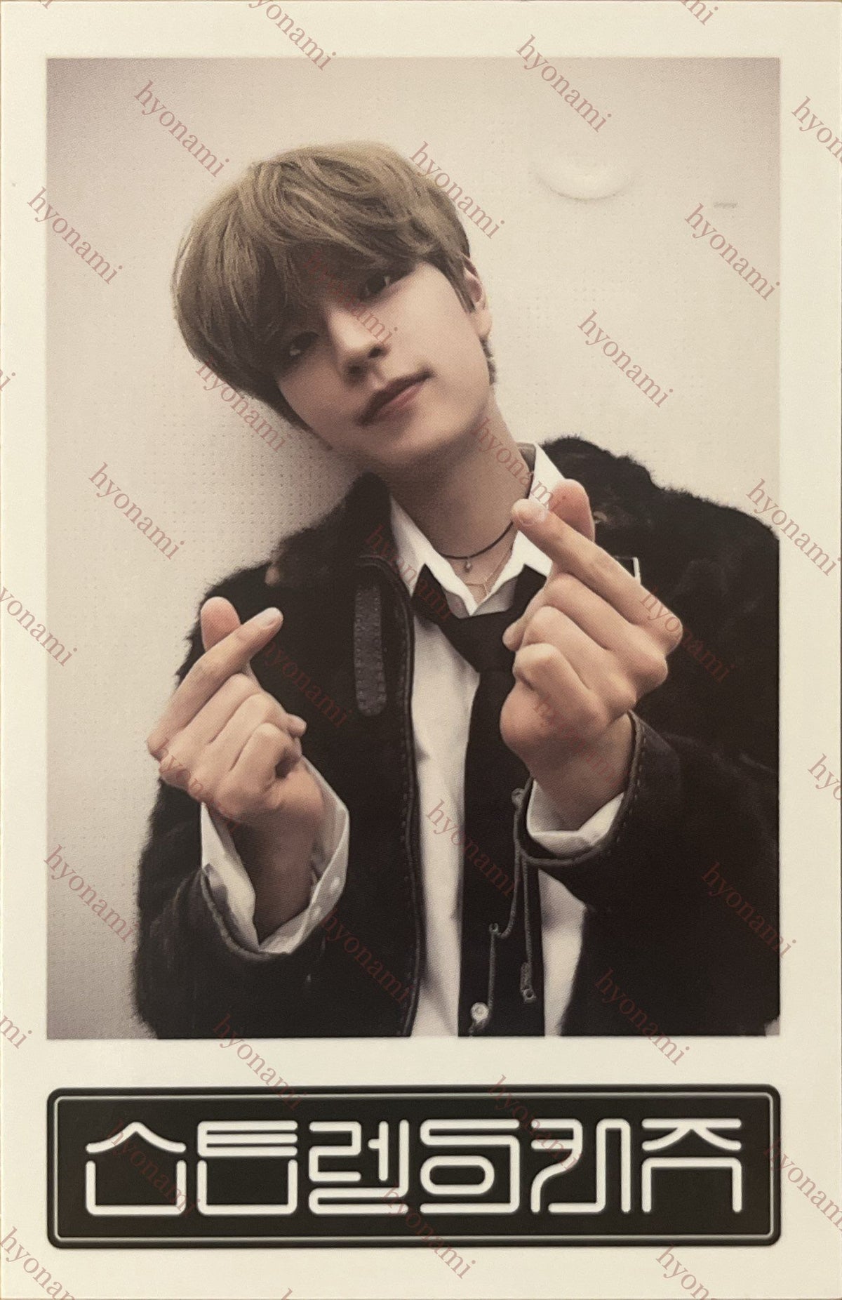 Stray Kids 5-Star Soundwave popup store week 2 giveaway (polaroid) Seungmin