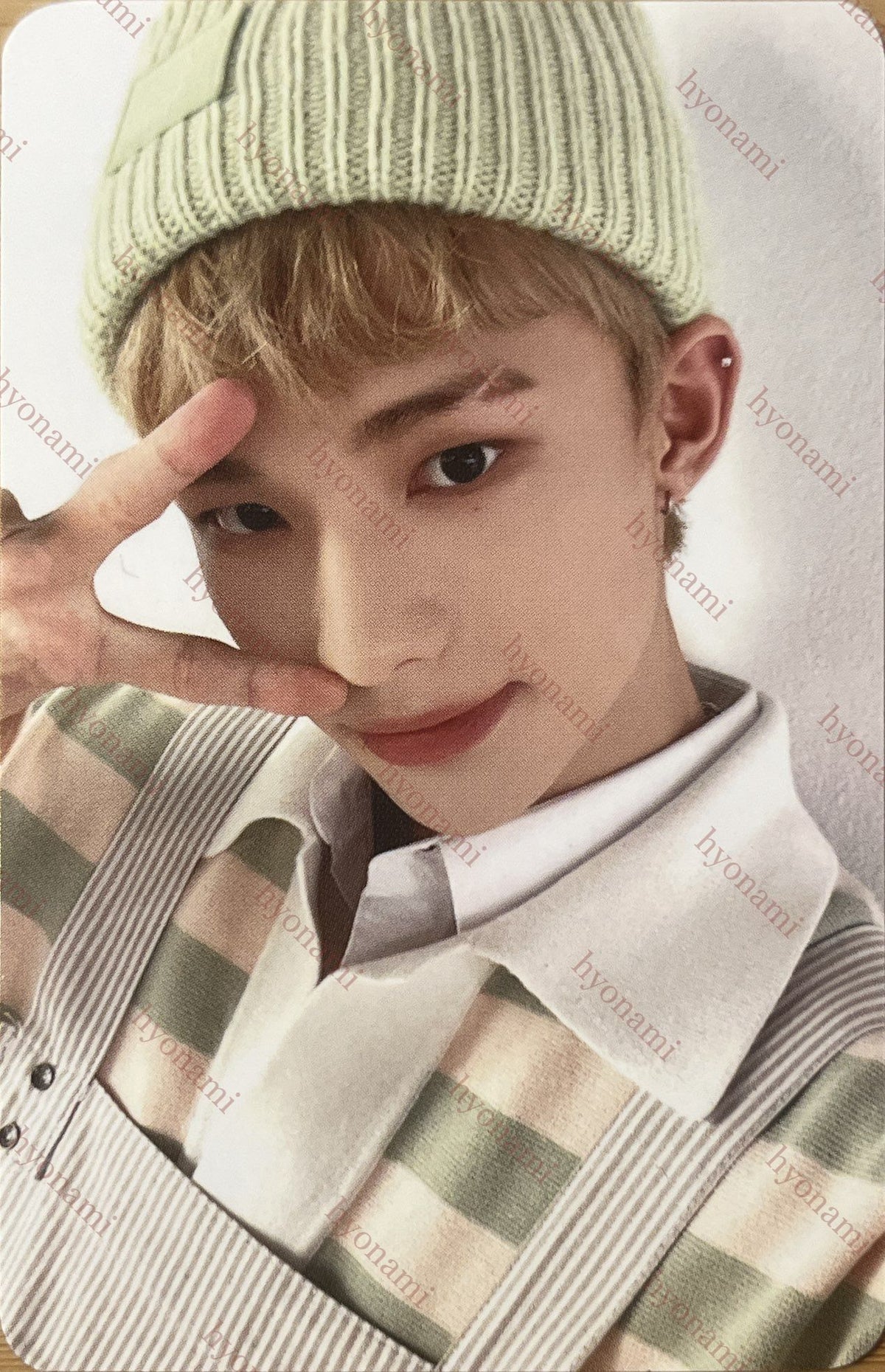 Stray Kids 2023 Season's greetings: SKZ's Mini World selfie Hyunjin